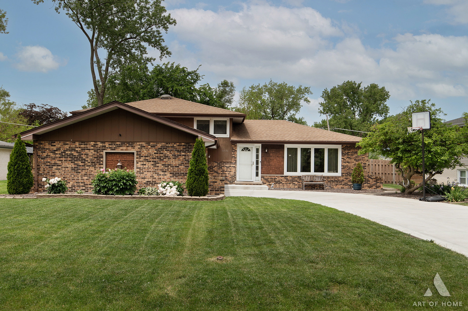 10136 Charles Avenue, Palos Hills, IL 60465