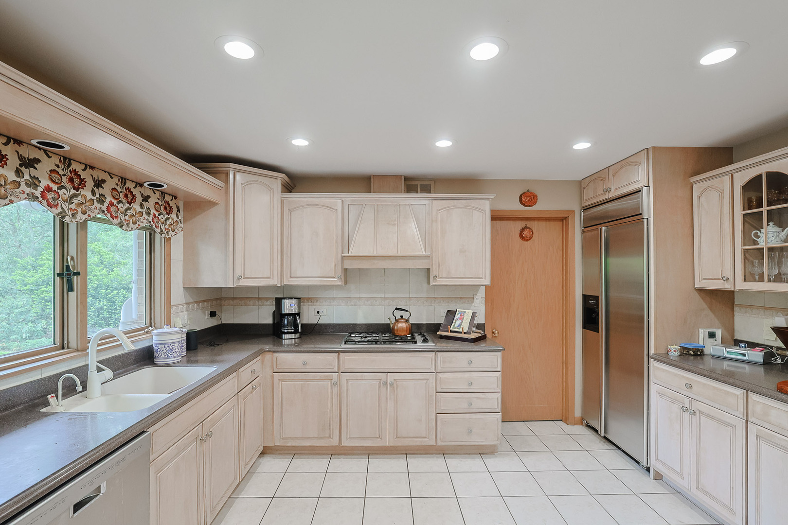 9 Camelot Drive, Oak Brook, IL 60523