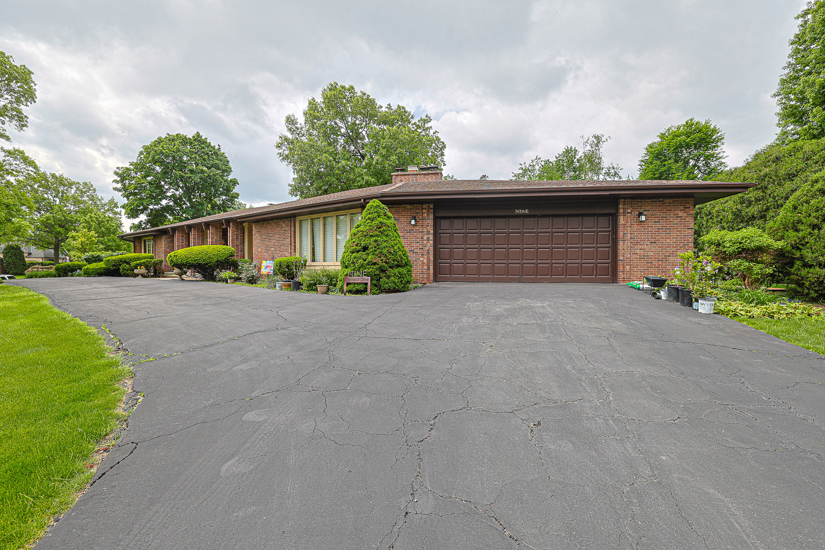 9 Camelot Drive, Oak Brook, IL 60523