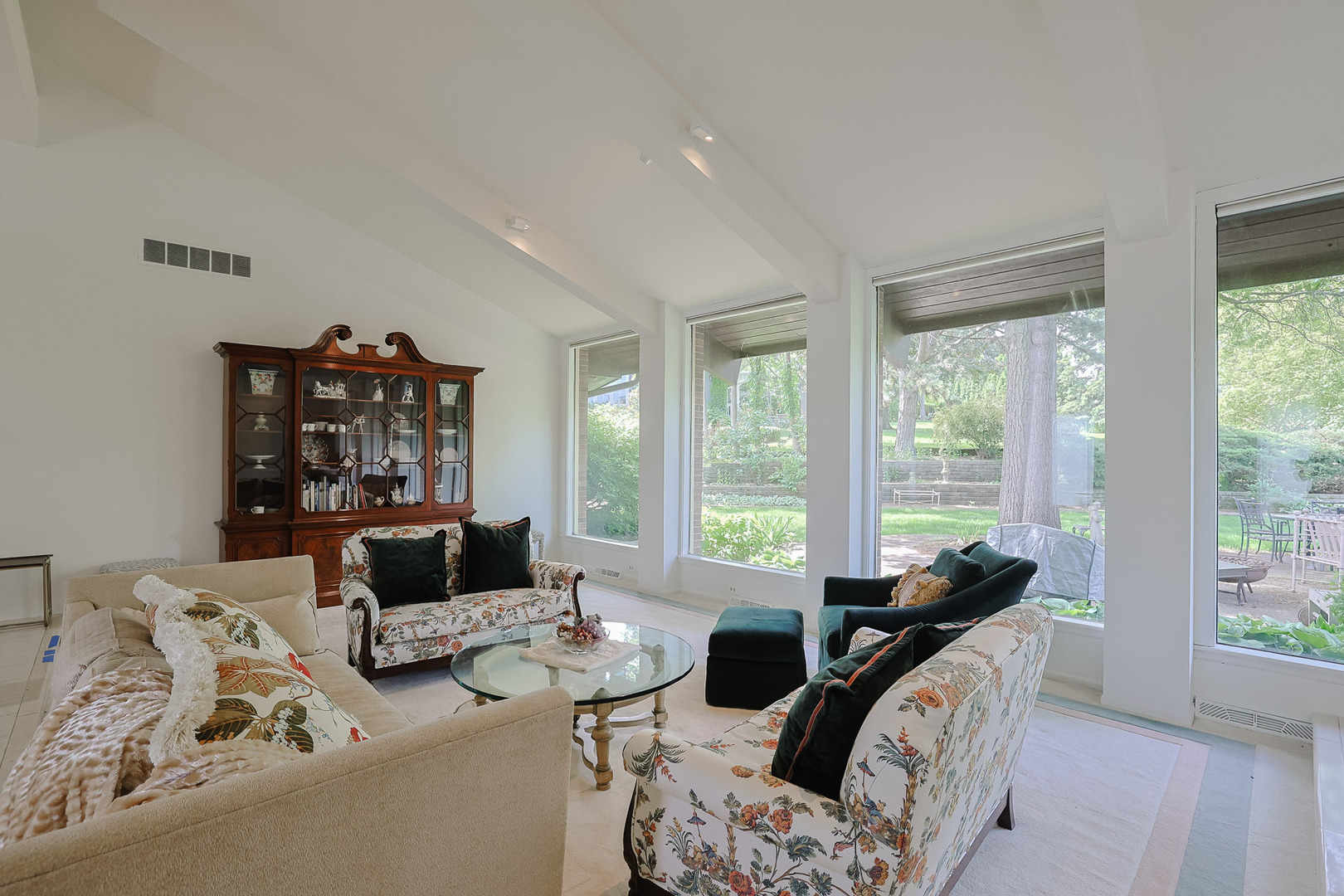 9 Camelot Drive, Oak Brook, IL 60523