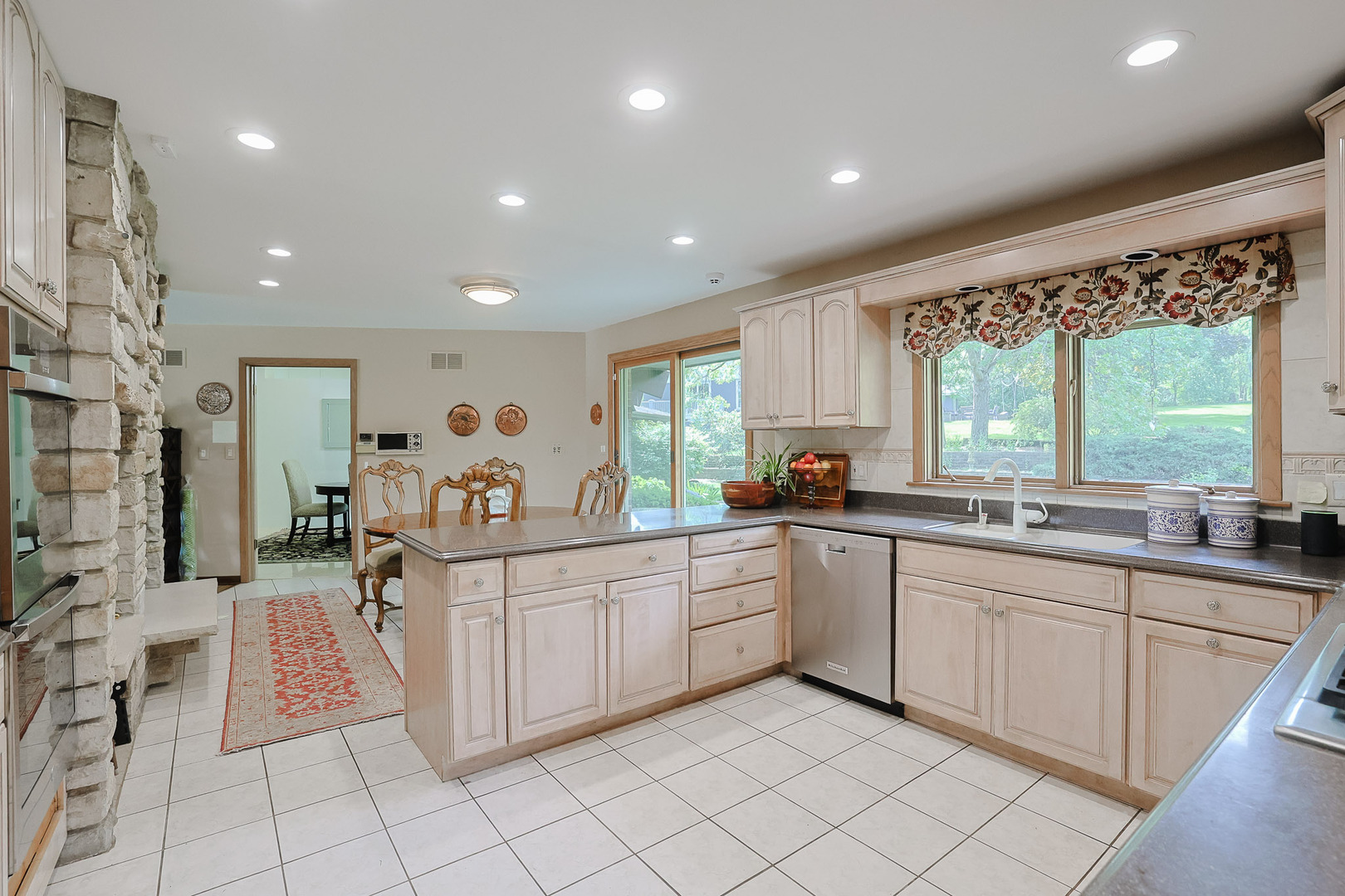 9 Camelot Drive, Oak Brook, IL 60523