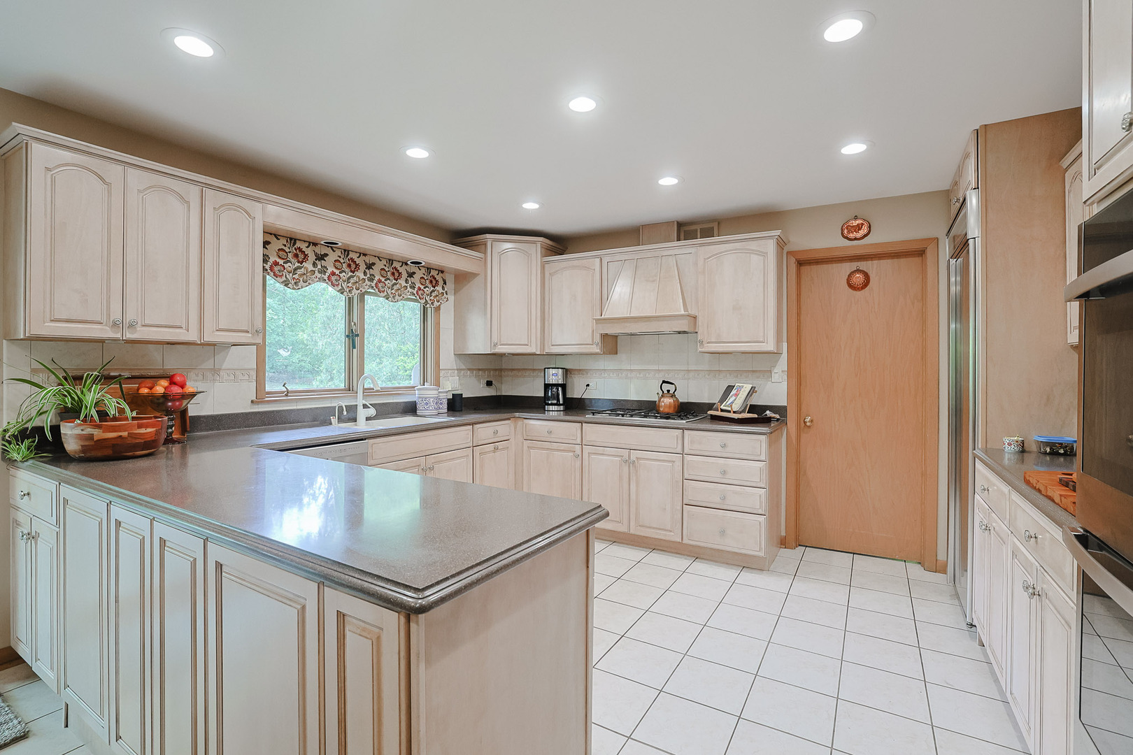 9 Camelot Drive, Oak Brook, IL 60523