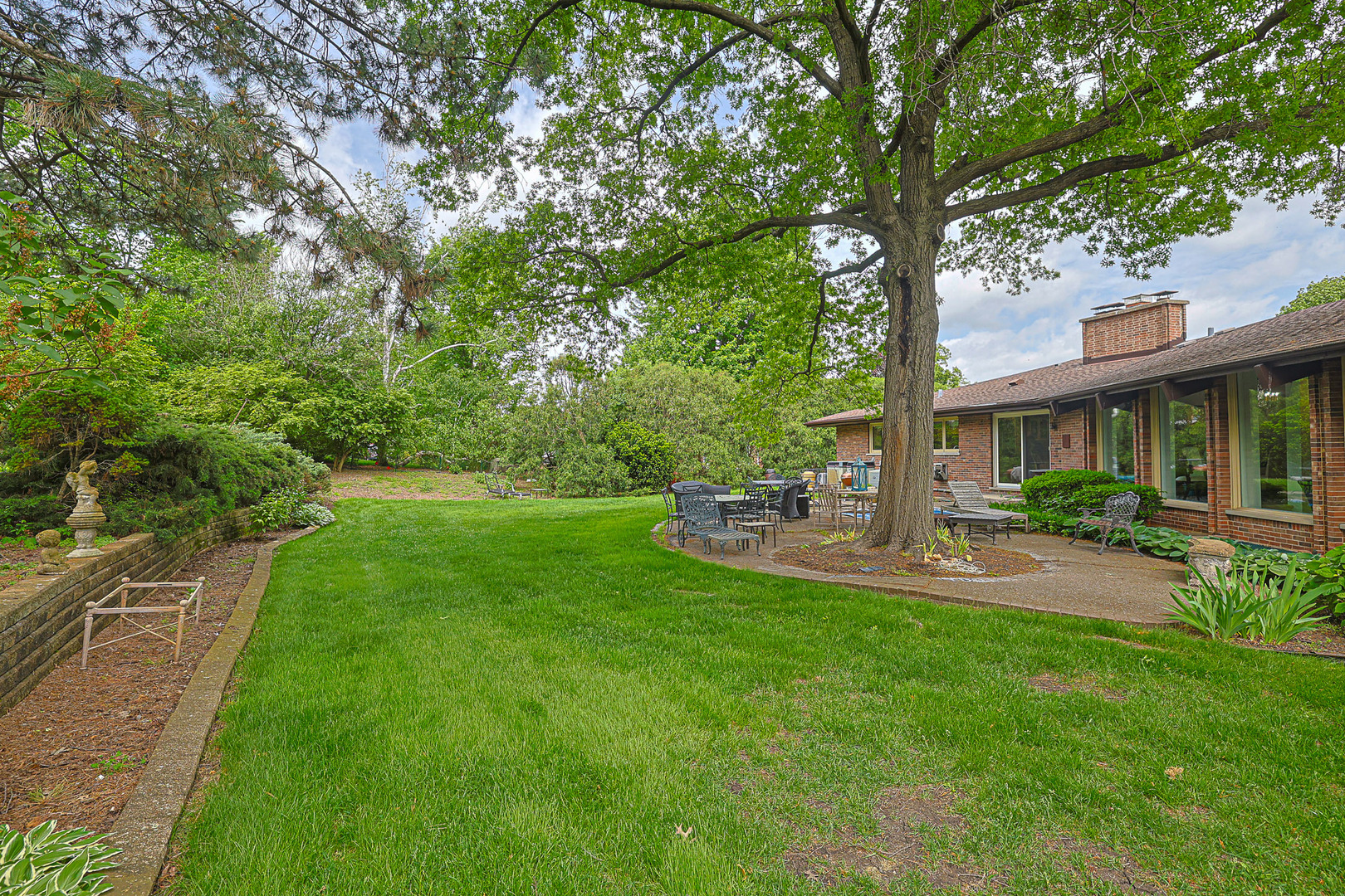 9 Camelot Drive, Oak Brook, IL 60523
