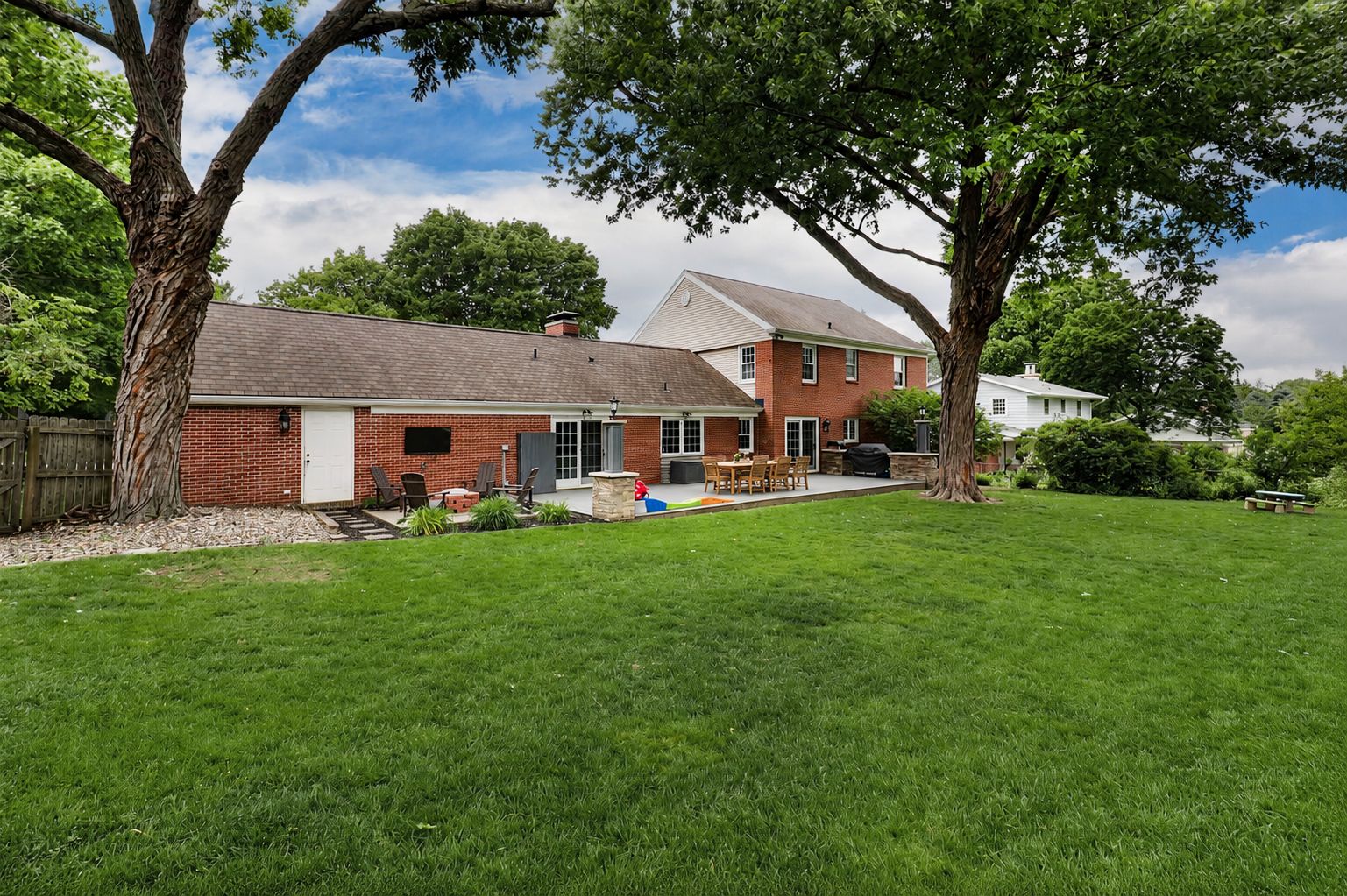 206 Fleetwood Drive, Bloomington, IL 61701