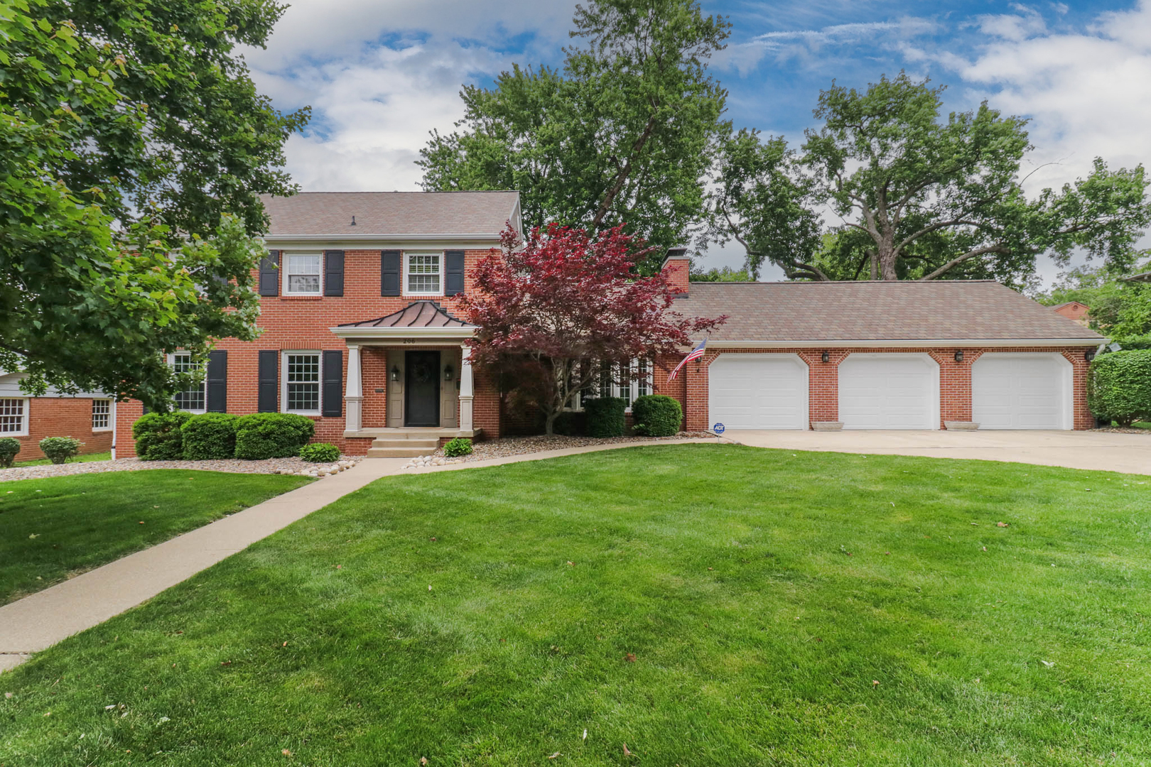 206 Fleetwood Drive, Bloomington, IL 61701