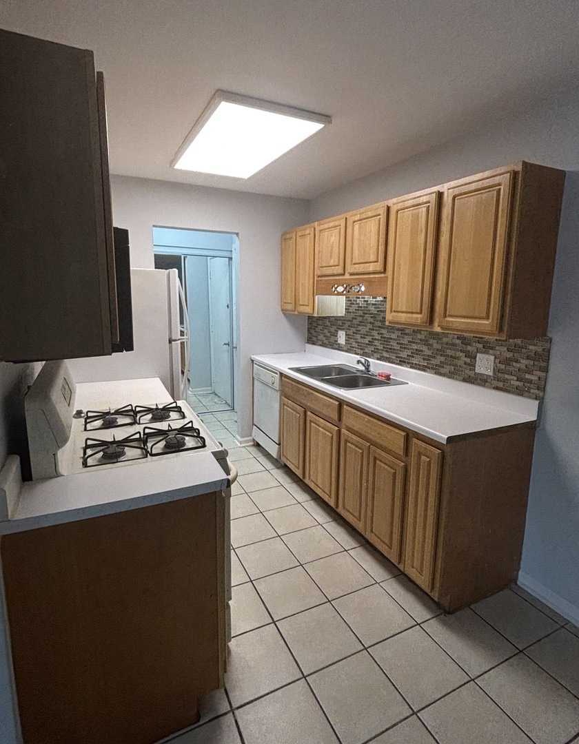 555 Deepwoods Drive #2E, Mundelein, IL 60060