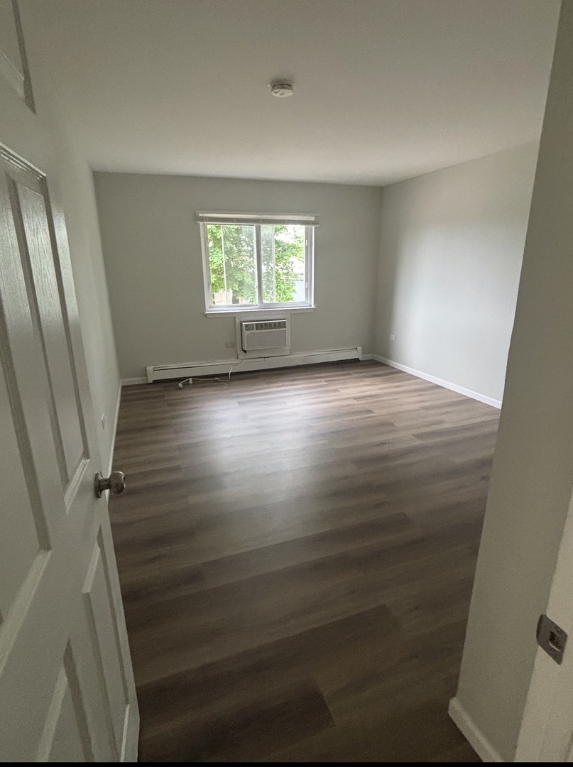 555 Deepwoods Drive #2E, Mundelein, IL 60060