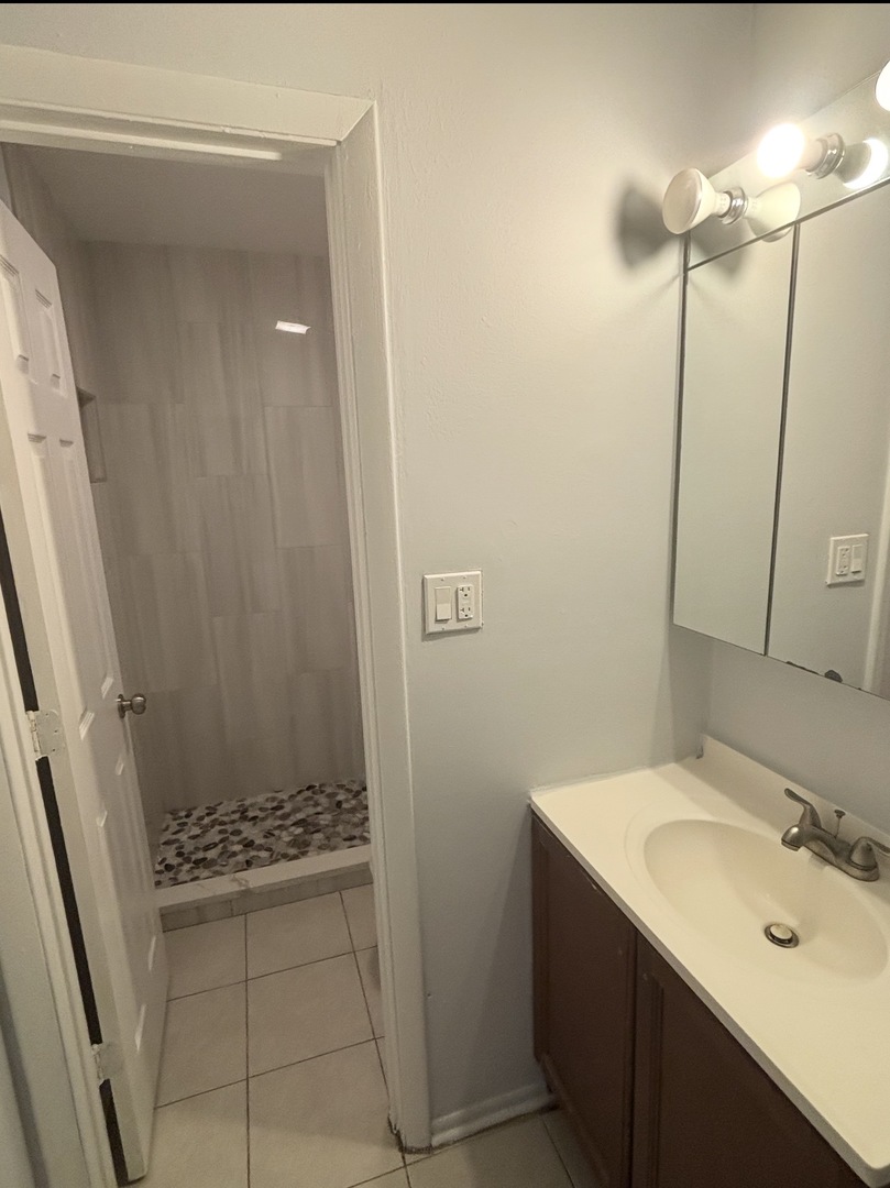 555 Deepwoods Drive #2E, Mundelein, IL 60060