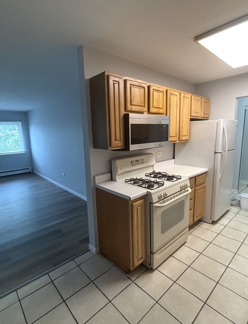 555 Deepwoods Drive #2E, Mundelein, IL 60060