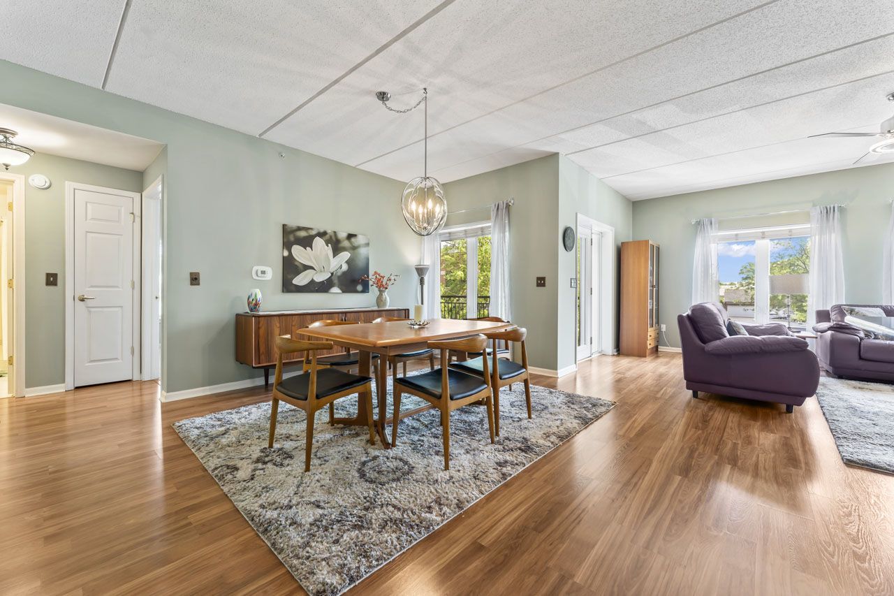 3451 N Carriageway Drive #202, Arlington Heights, IL 60004