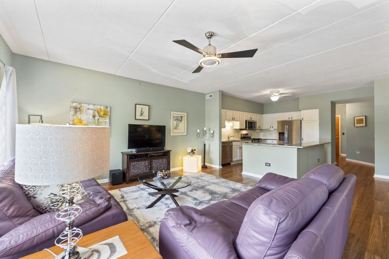 3451 N Carriageway Drive #202, Arlington Heights, IL 60004