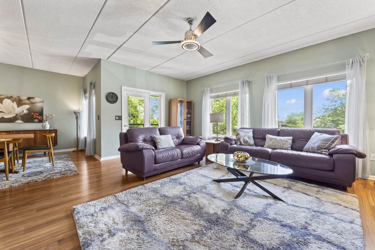 3451 N Carriageway Drive #202, Arlington Heights, IL 60004
