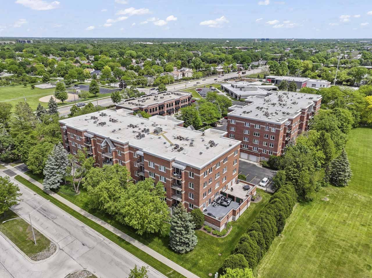 3451 N Carriageway Drive #202, Arlington Heights, IL 60004