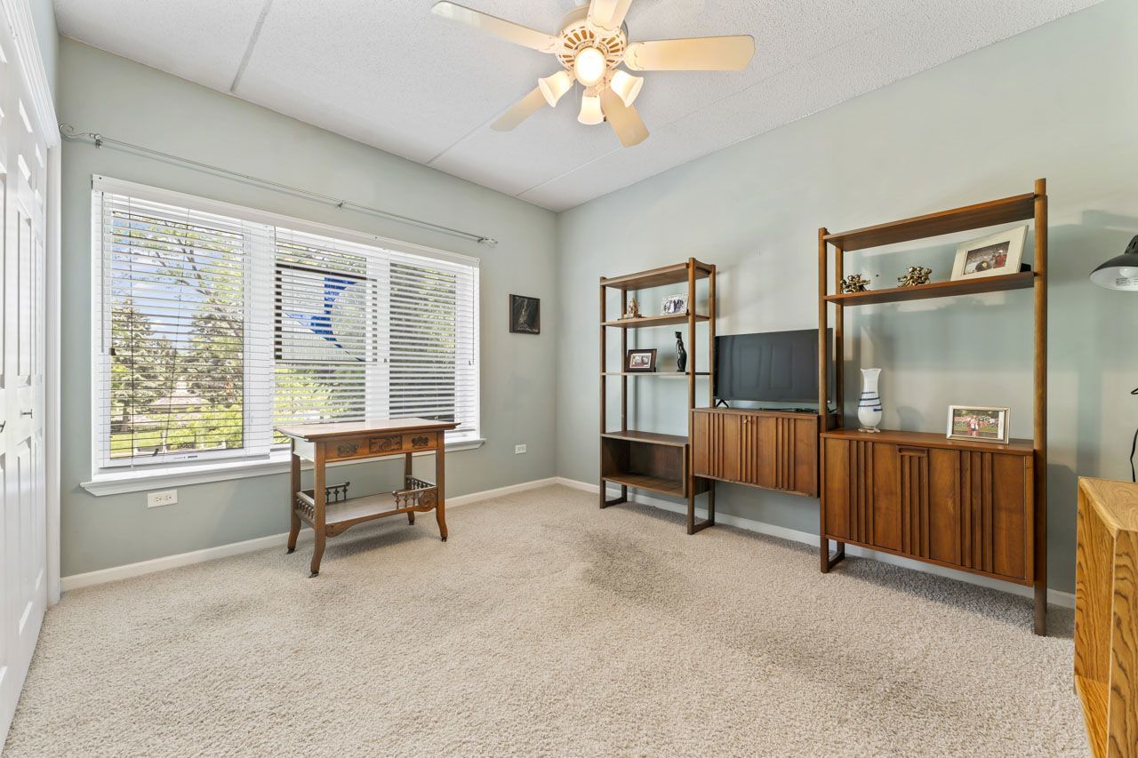 3451 N Carriageway Drive #202, Arlington Heights, IL 60004