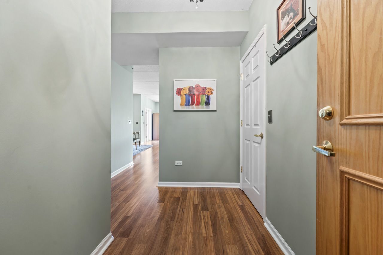3451 N Carriageway Drive #202, Arlington Heights, IL 60004