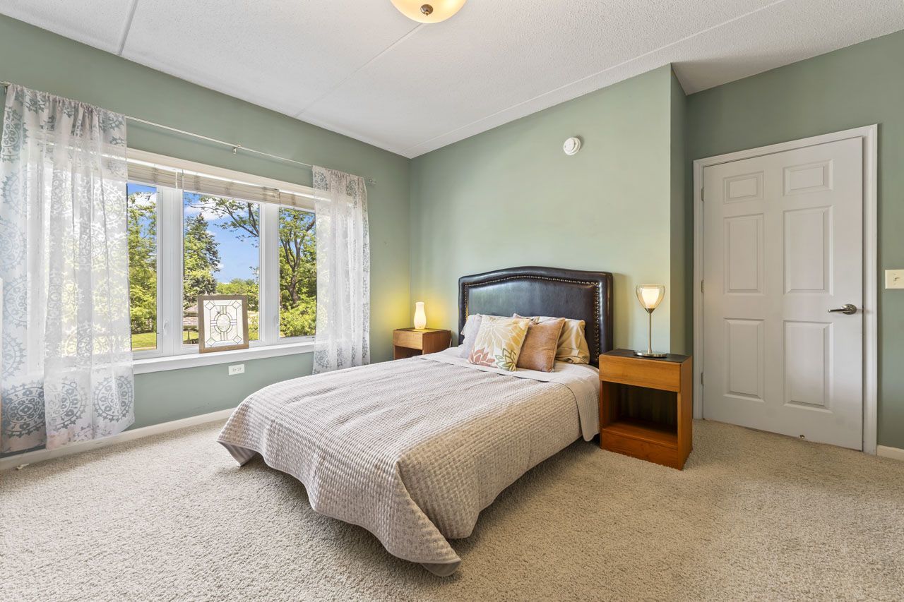 3451 N Carriageway Drive #202, Arlington Heights, IL 60004