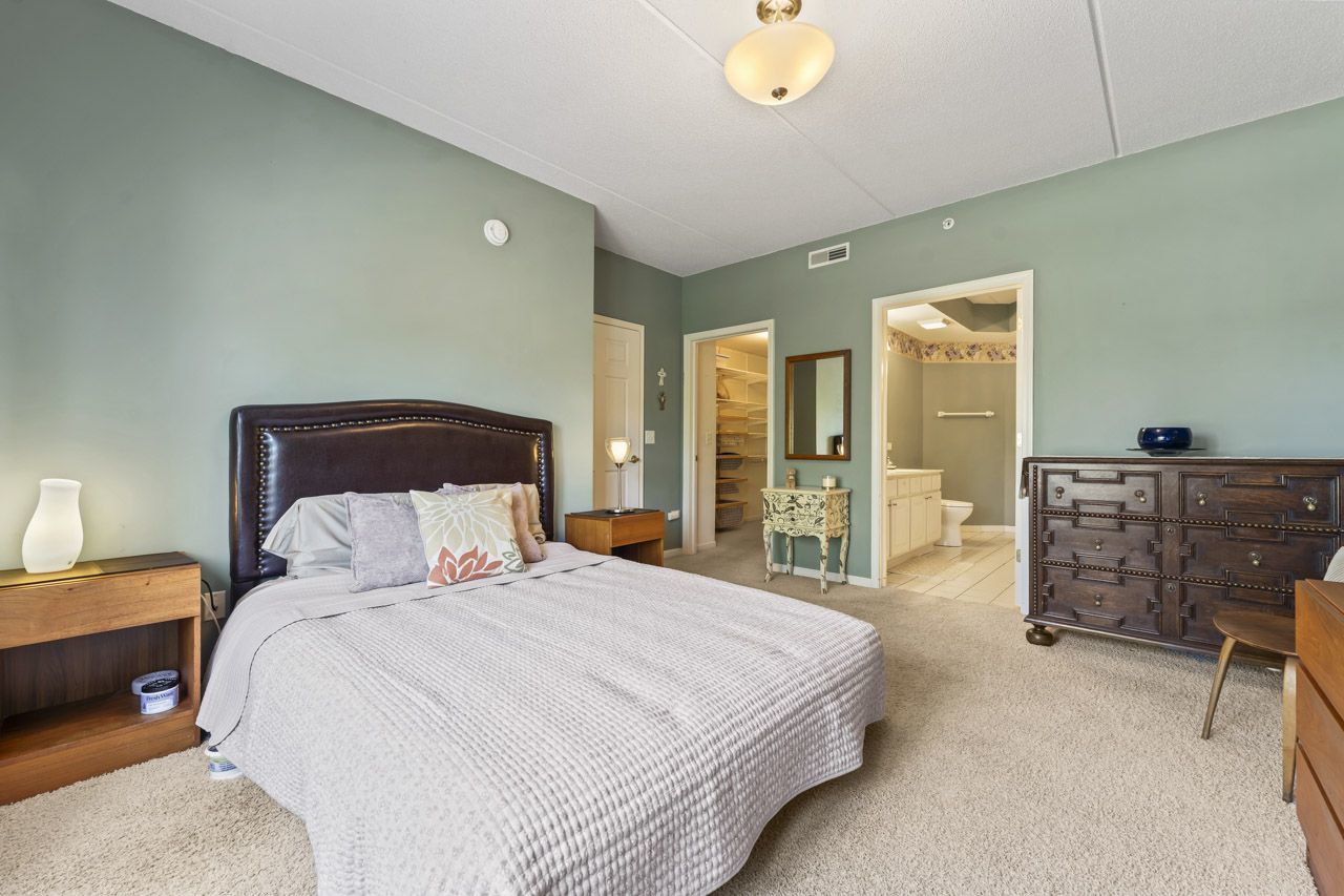 3451 N Carriageway Drive #202, Arlington Heights, IL 60004