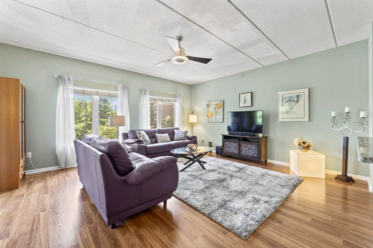 3451 N Carriageway Drive #202, Arlington Heights, IL 60004