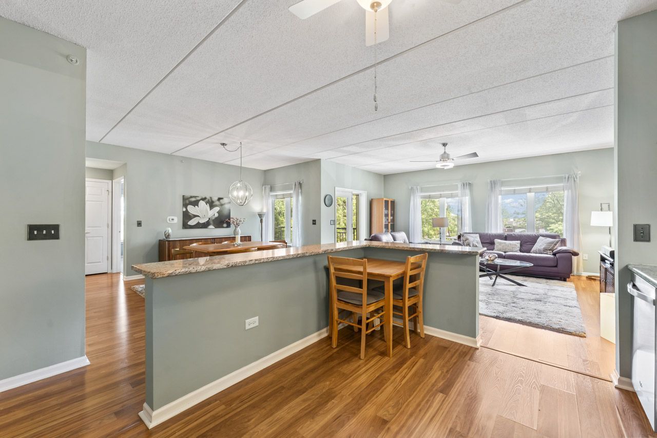 3451 N Carriageway Drive #202, Arlington Heights, IL 60004