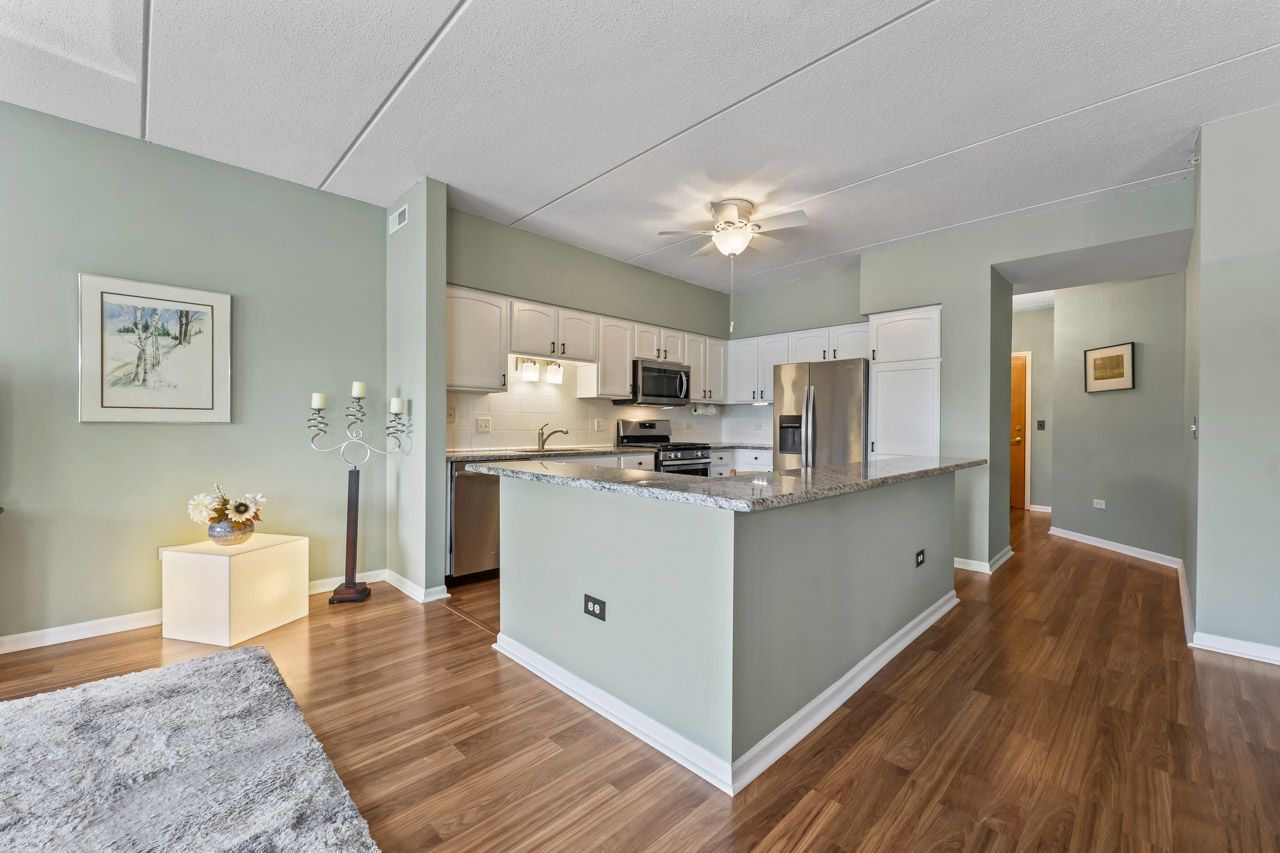 3451 N Carriageway Drive #202, Arlington Heights, IL 60004