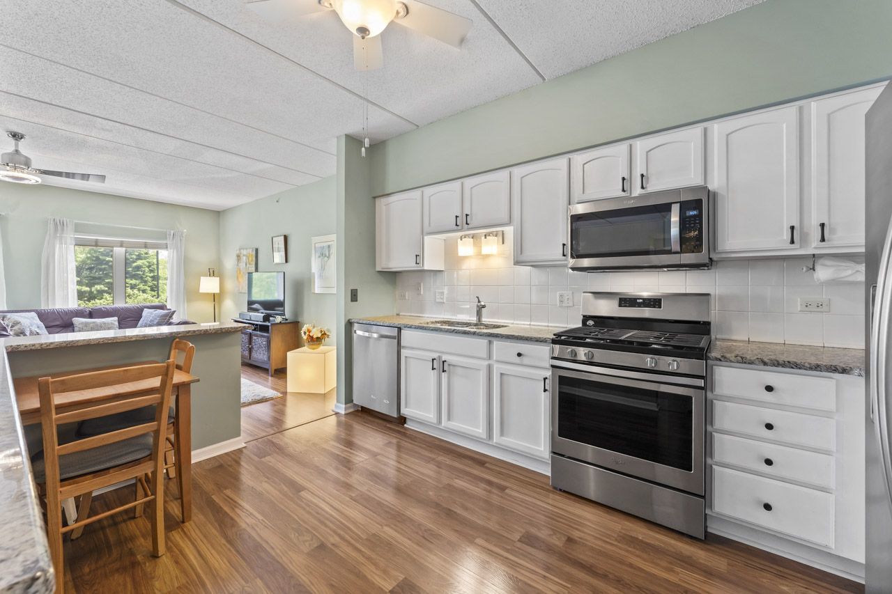 3451 N Carriageway Drive #202, Arlington Heights, IL 60004