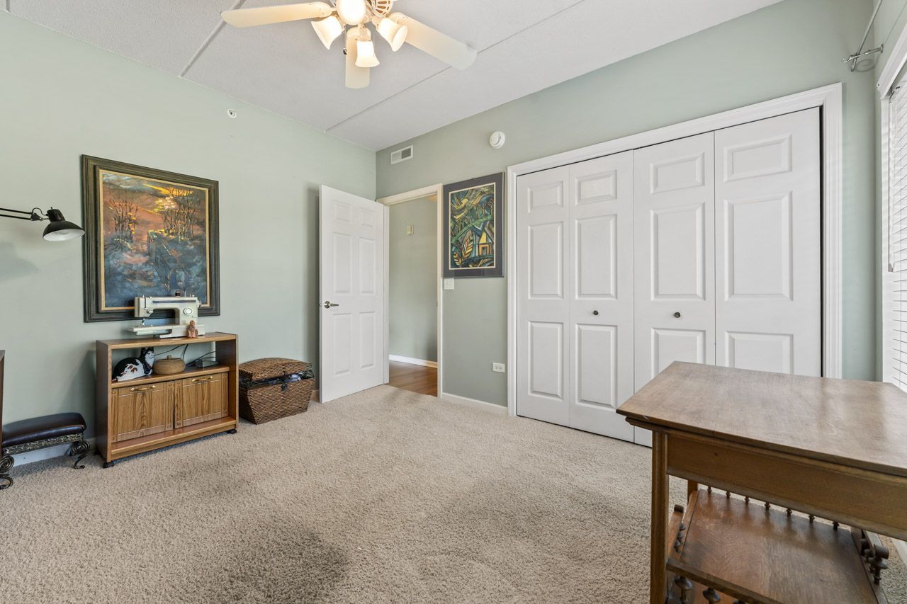 3451 N Carriageway Drive #202, Arlington Heights, IL 60004