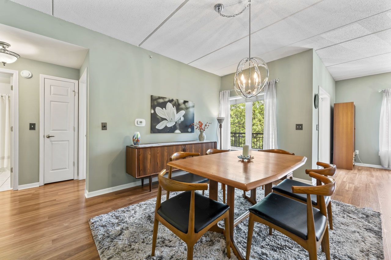 3451 N Carriageway Drive #202, Arlington Heights, IL 60004