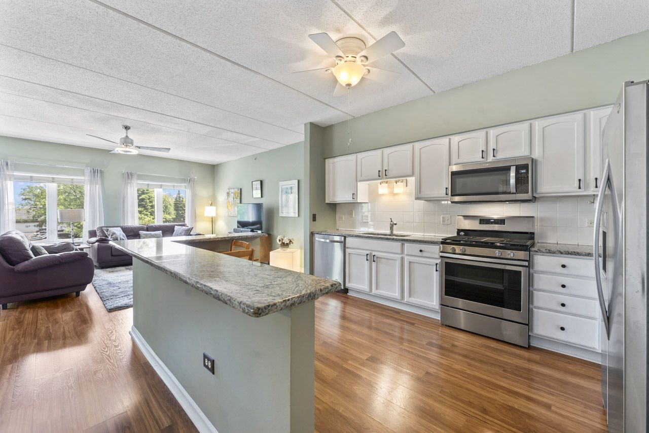3451 N Carriageway Drive #202, Arlington Heights, IL 60004