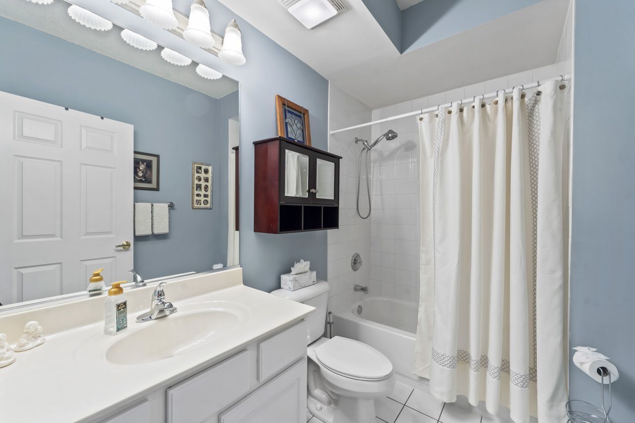 3451 N Carriageway Drive #202, Arlington Heights, IL 60004