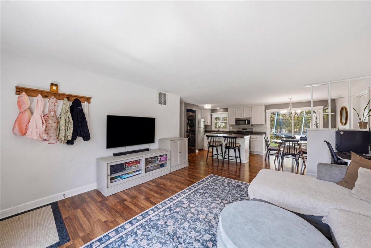 924 Bradford Lane, Schaumburg, IL 60193