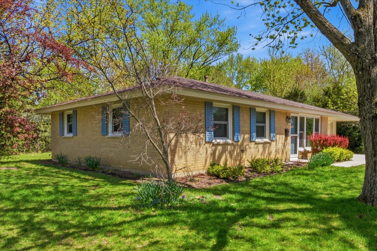 924 Bradford Lane, Schaumburg, IL 60193