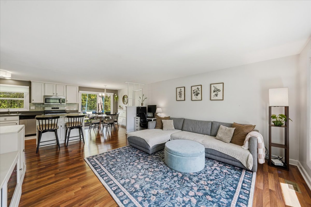 924 Bradford Lane, Schaumburg, IL 60193