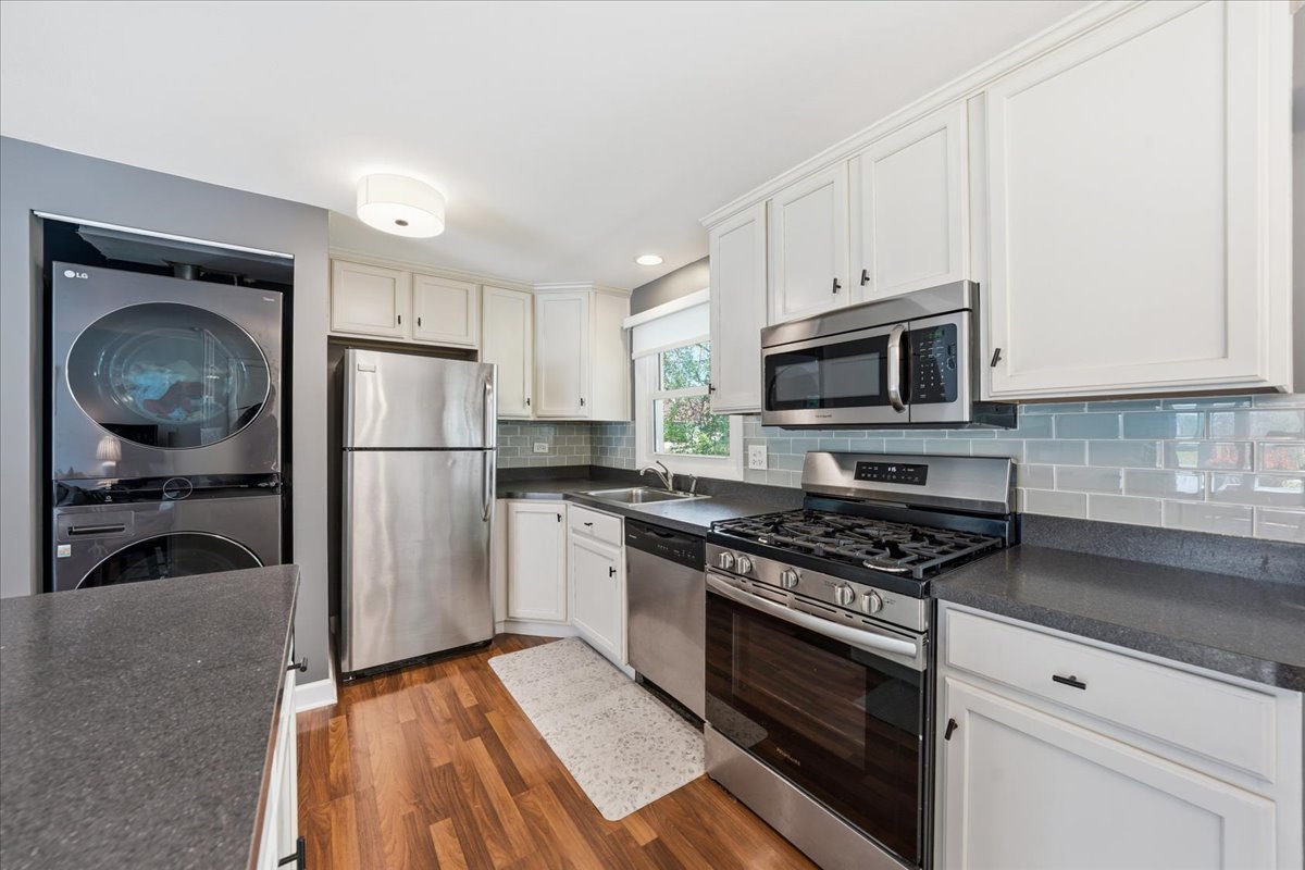 924 Bradford Lane, Schaumburg, IL 60193