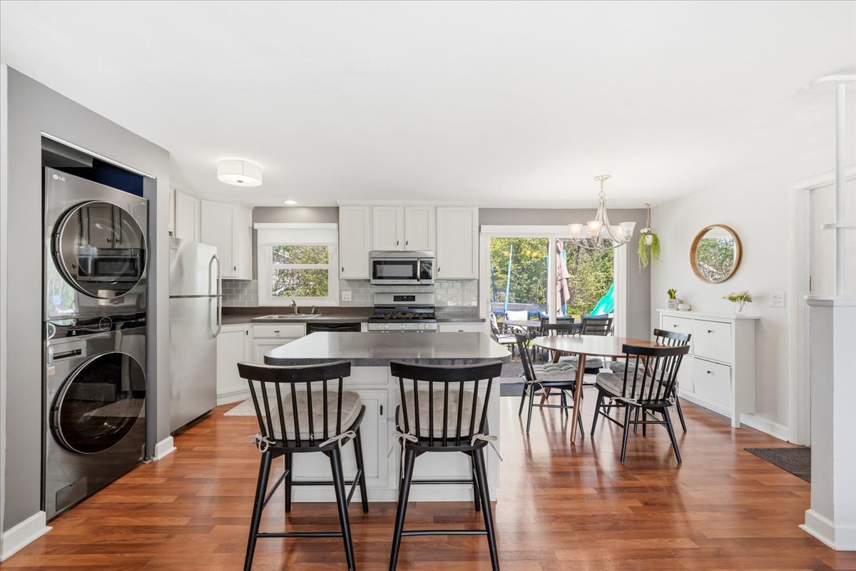 924 Bradford Lane, Schaumburg, IL 60193