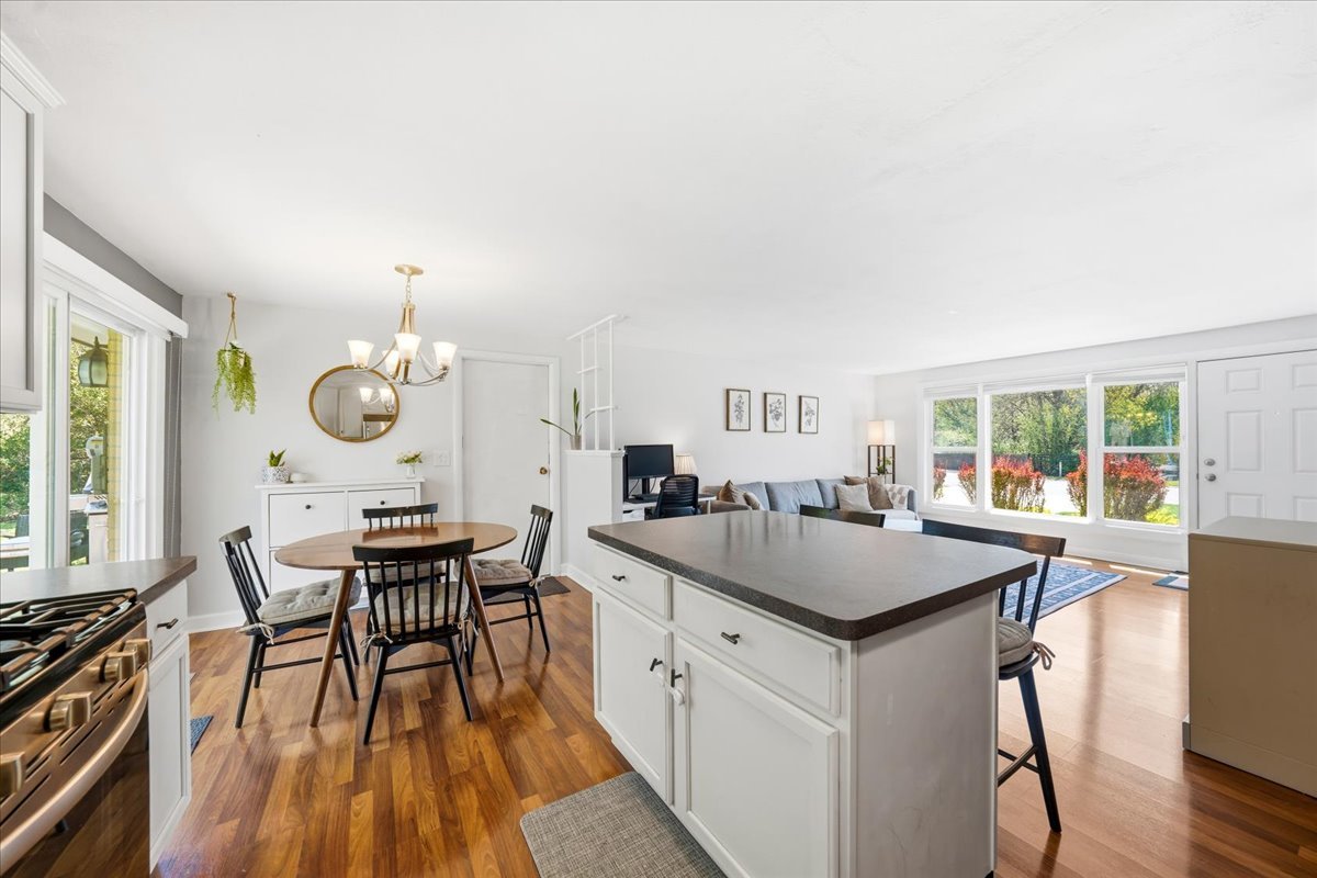 924 Bradford Lane, Schaumburg, IL 60193