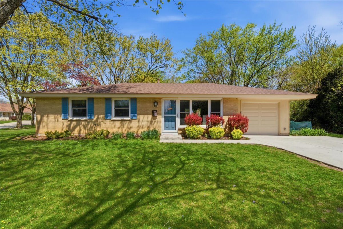 924 Bradford Lane, Schaumburg, IL 60193