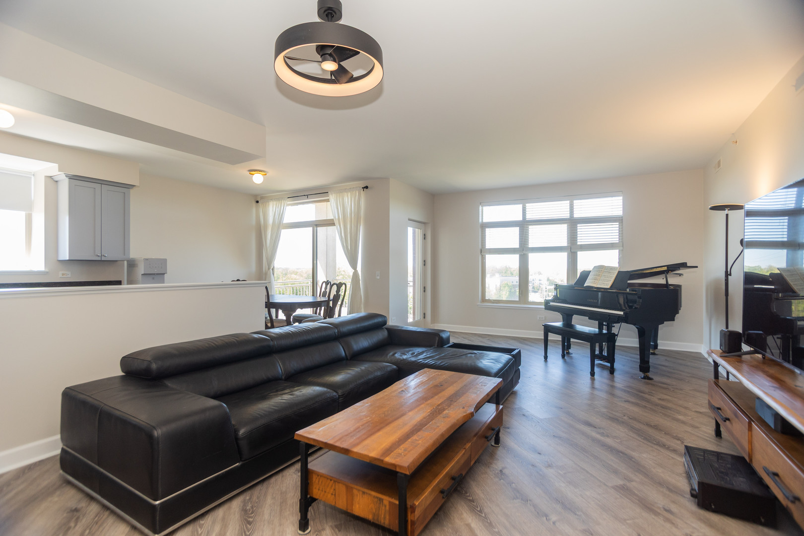 8440 Callie Avenue #606, Morton Grove, IL 60053