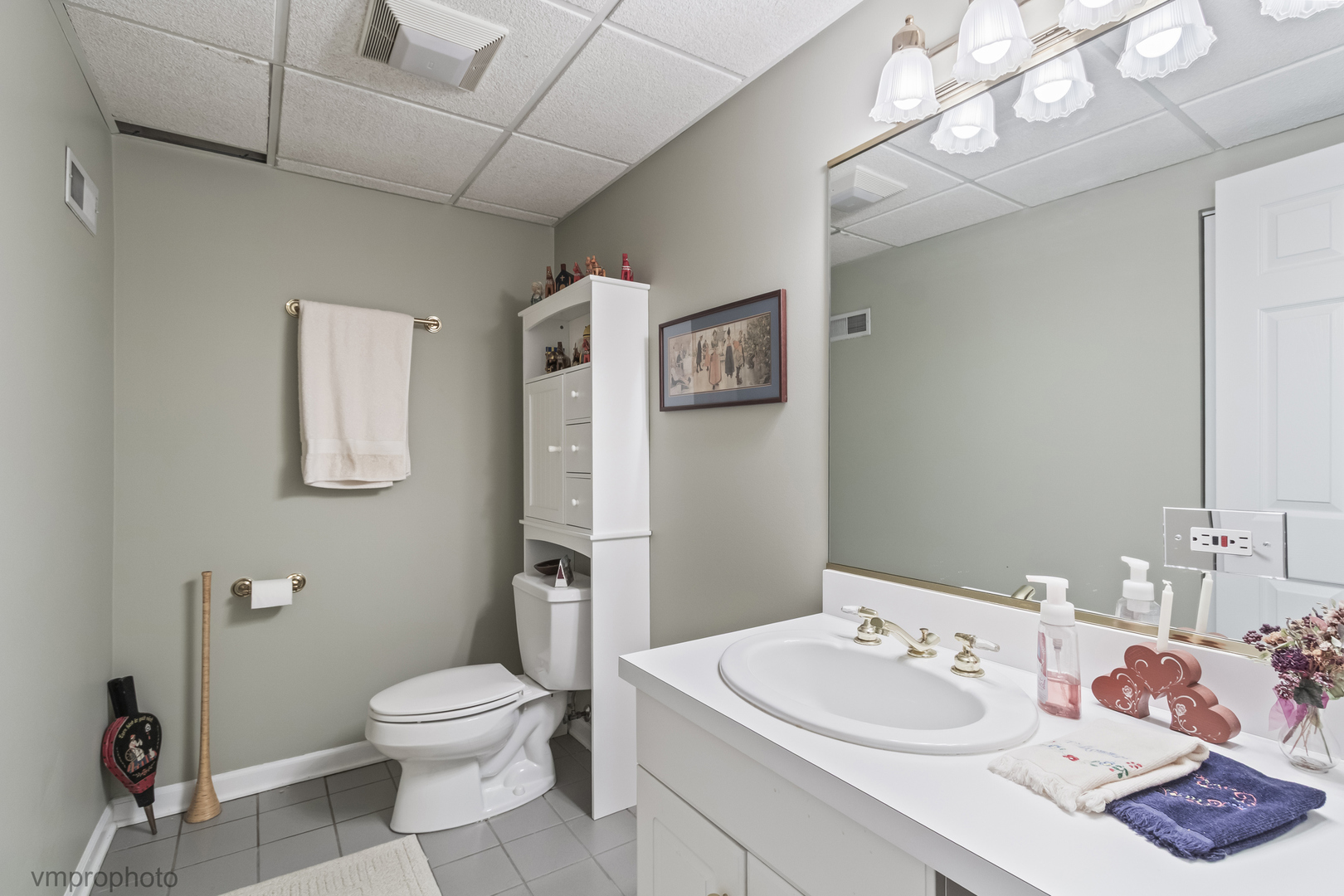 1916 W Ashbury Lane #A, Inverness, IL 60067