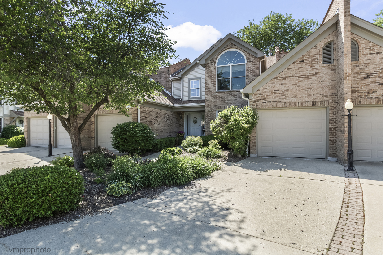 1916 W Ashbury Lane #A, Inverness, IL 60067