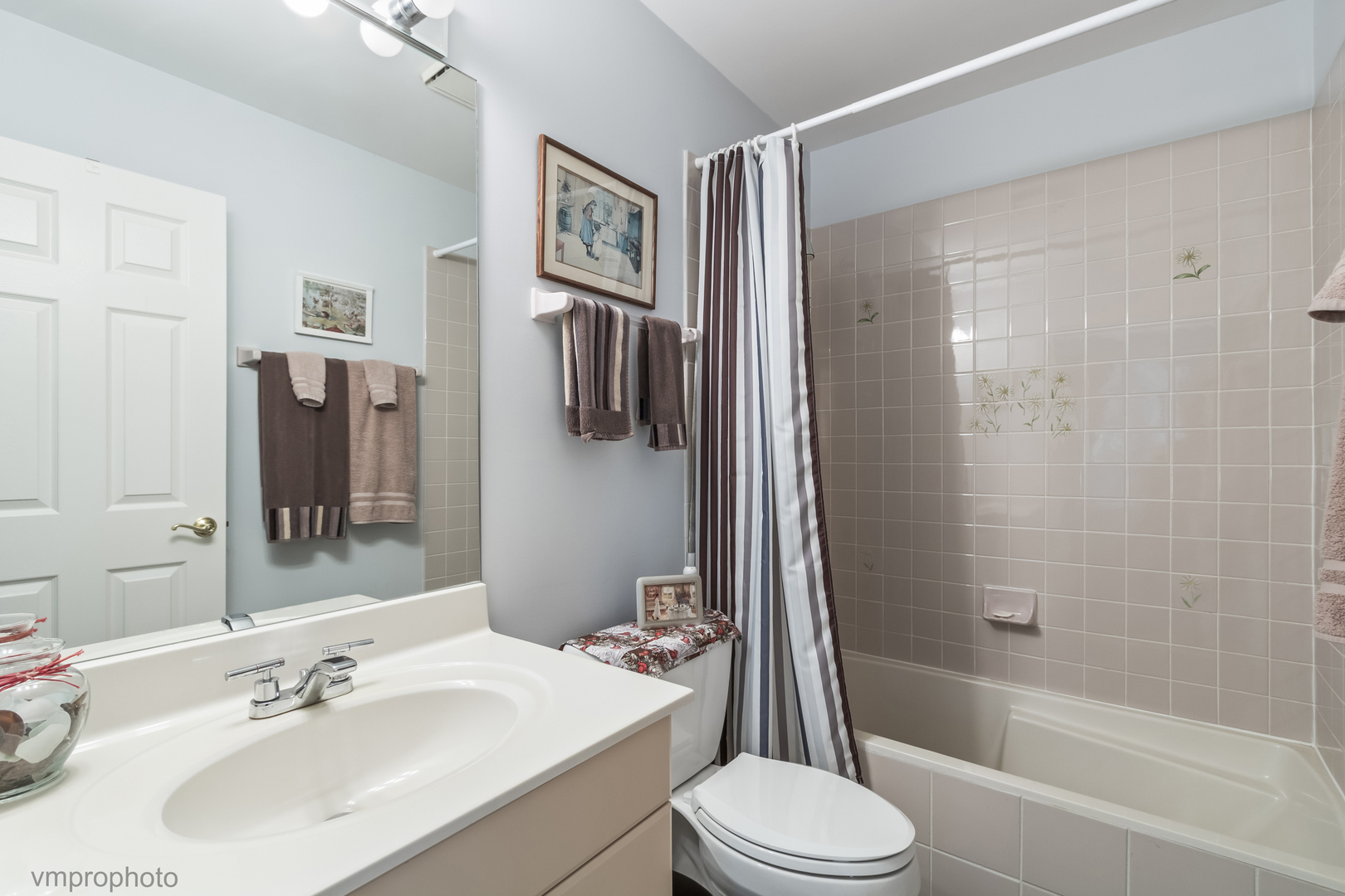 1916 W Ashbury Lane #A, Inverness, IL 60067