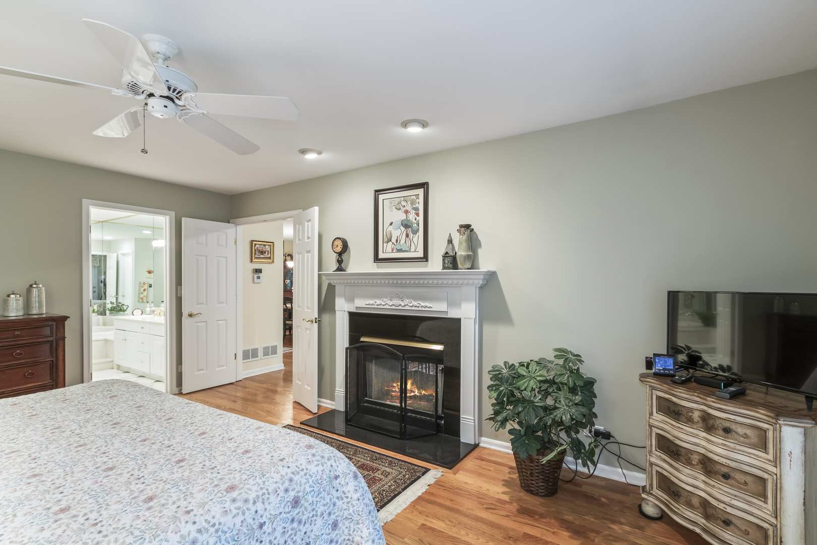 1916 W Ashbury Lane #A, Inverness, IL 60067