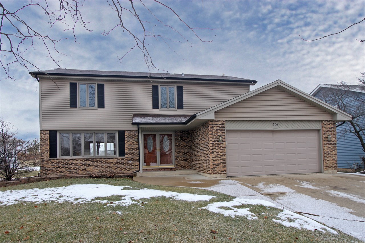 706 N Point Drive, Schaumburg, IL 60193
