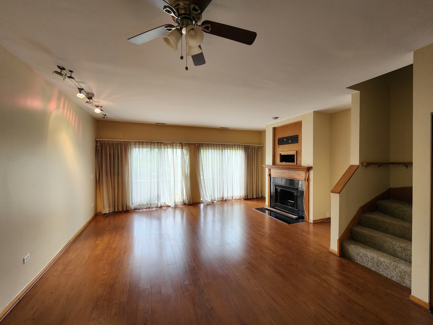 2363 E 70th Place #B, Chicago, IL 60649