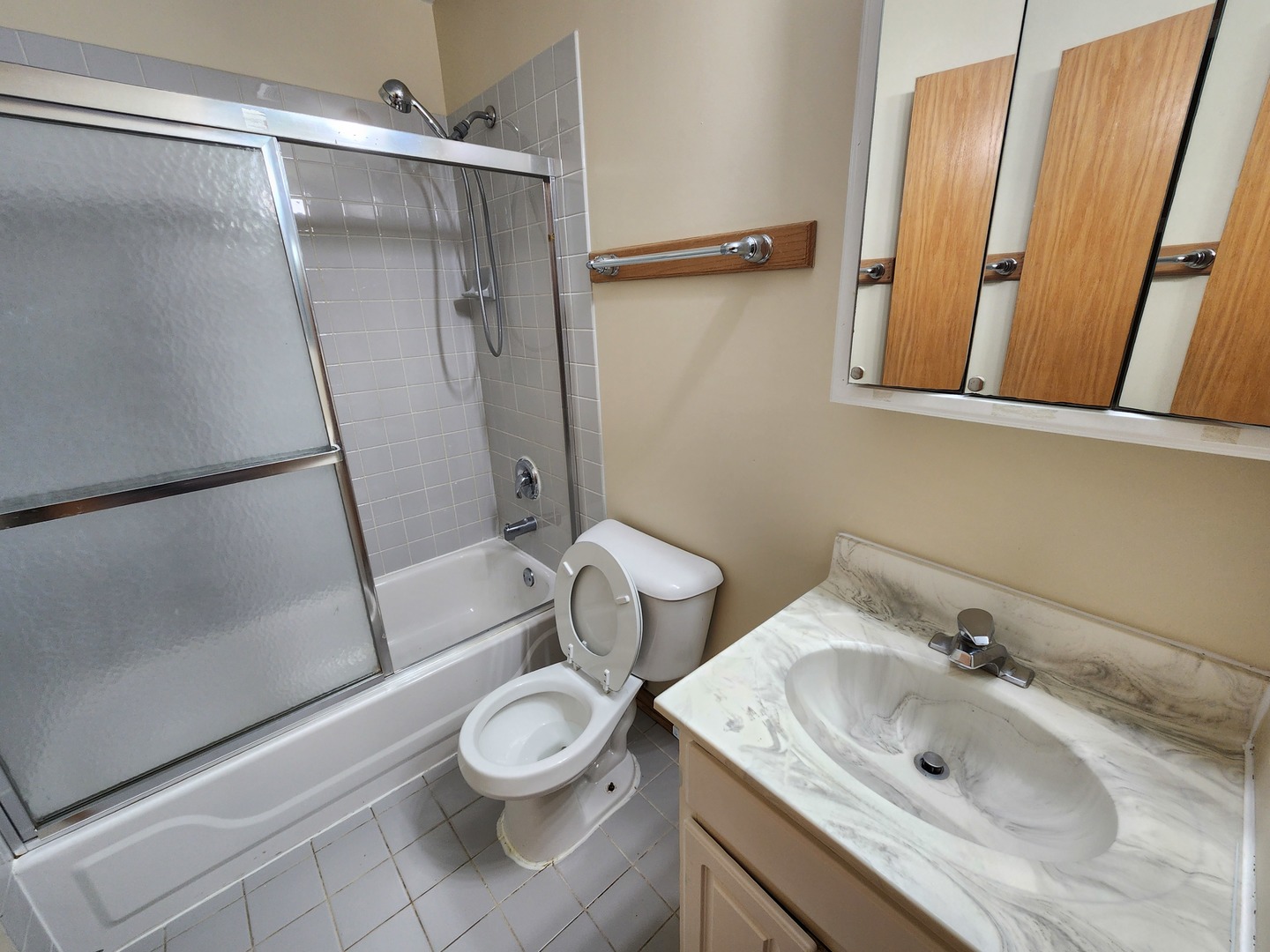 2363 E 70th Place #B, Chicago, IL 60649