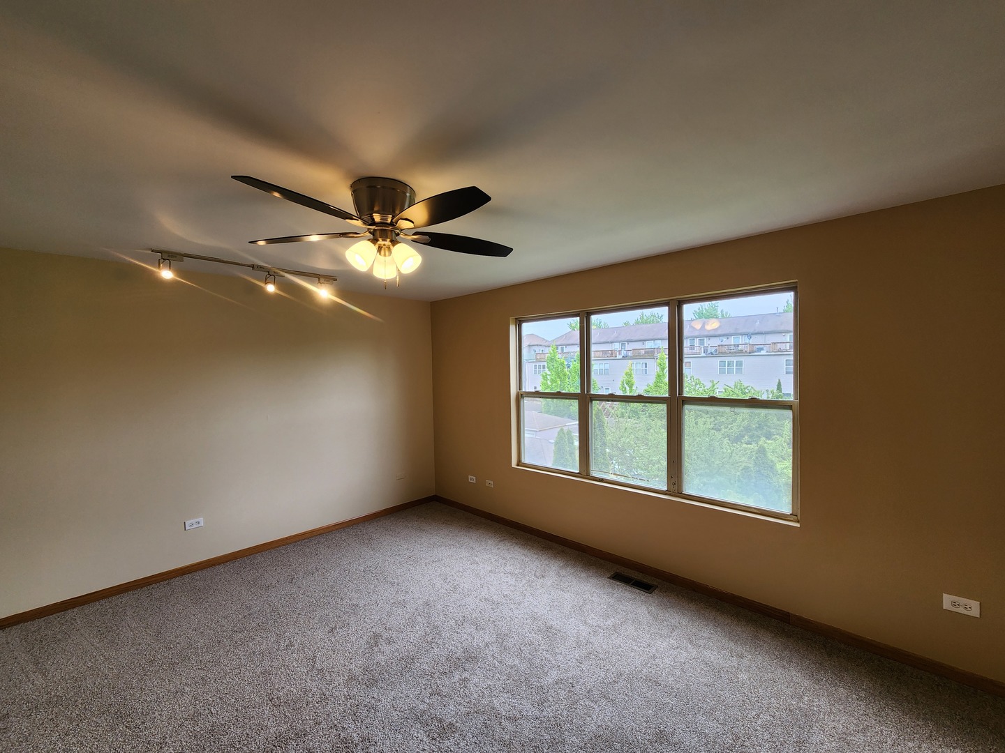 2363 E 70th Place #B, Chicago, IL 60649