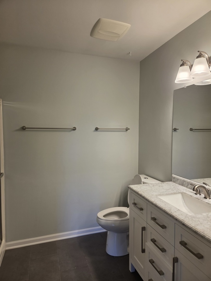 7030 Park Lane Court #204, Woodridge, IL 60517