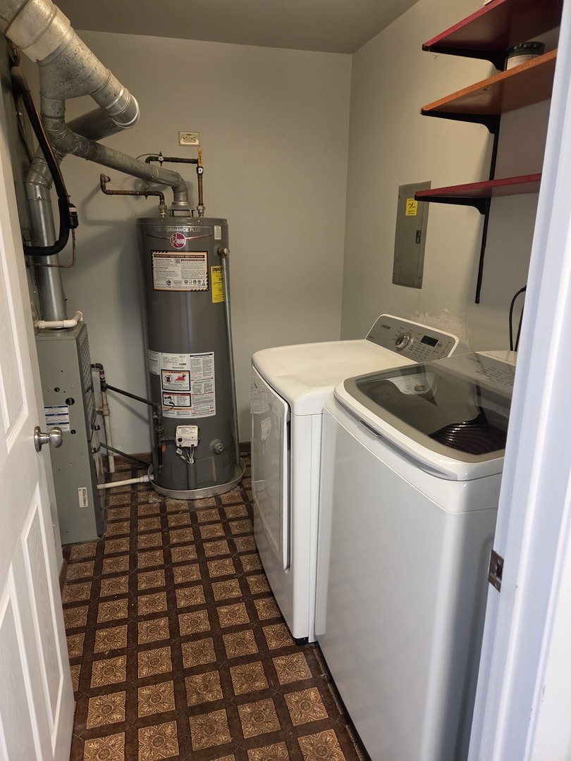 7030 Park Lane Court #204, Woodridge, IL 60517