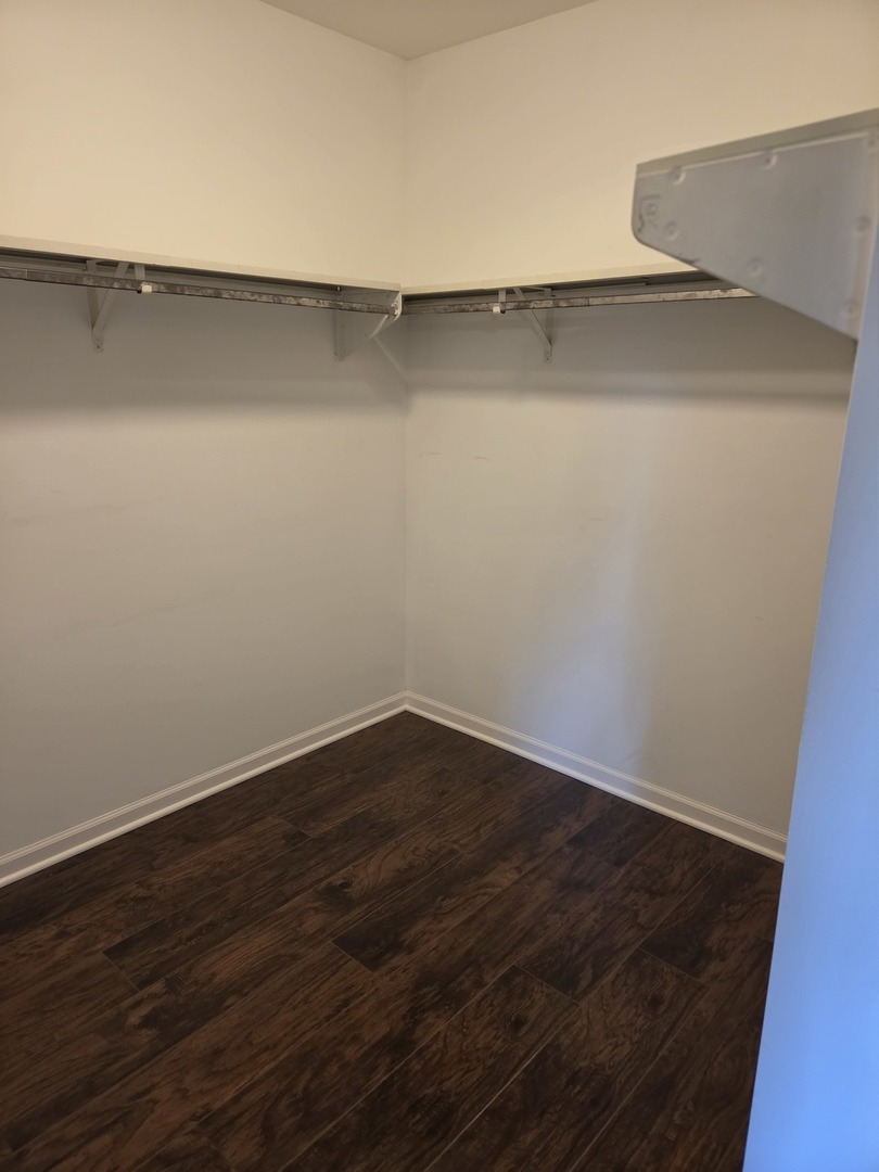 7030 Park Lane Court #204, Woodridge, IL 60517