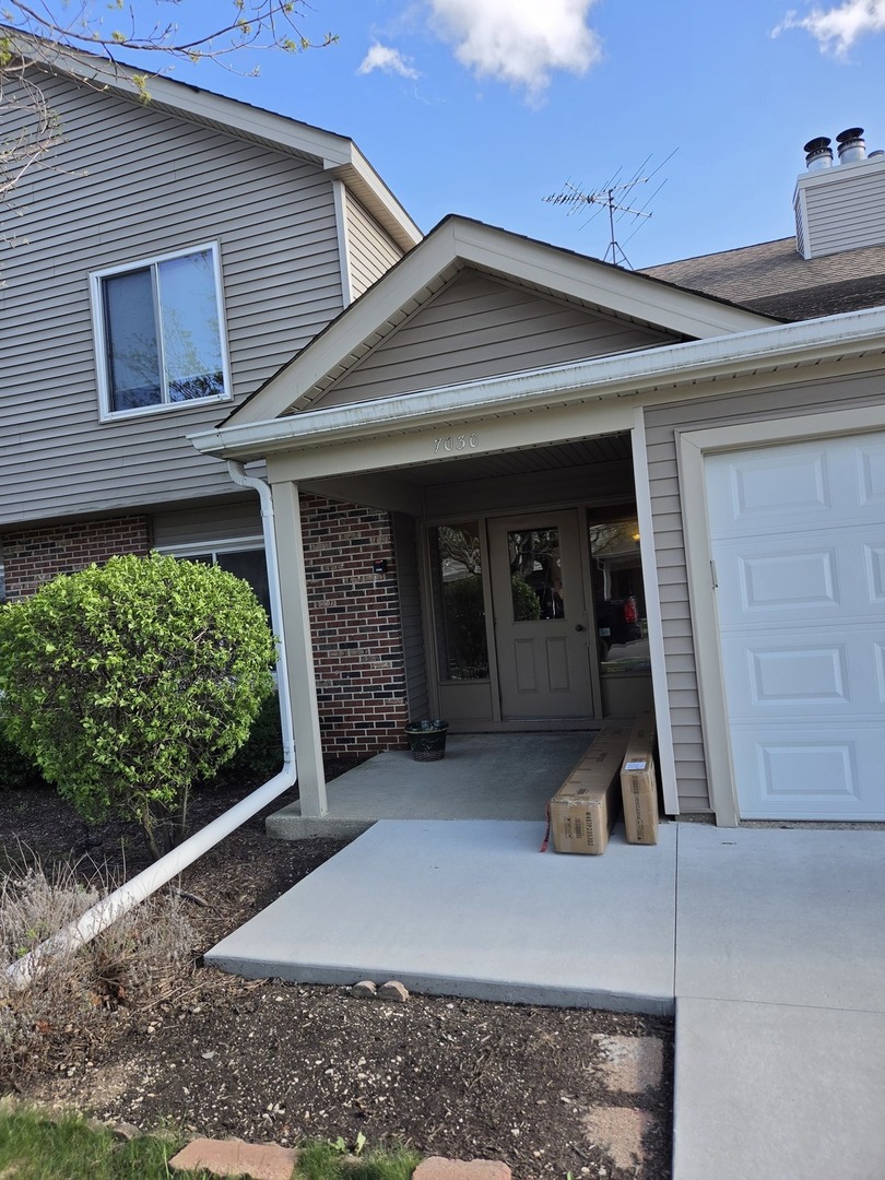 7030 Park Lane Court #204, Woodridge, IL 60517