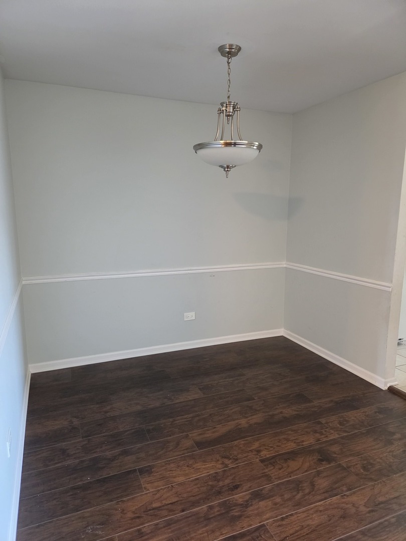 7030 Park Lane Court #204, Woodridge, IL 60517